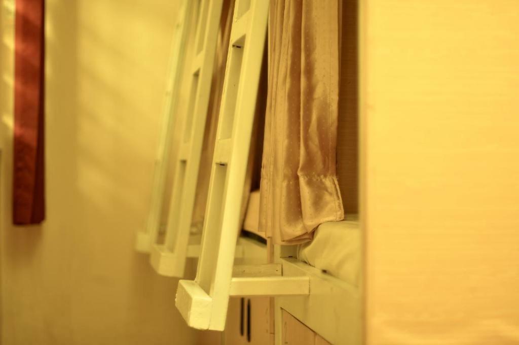 The Sleepingroom Hostel Yogyakarta Exterior foto