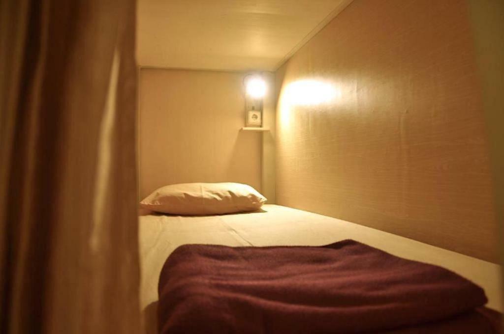 The Sleepingroom Hostel Yogyakarta Exterior foto